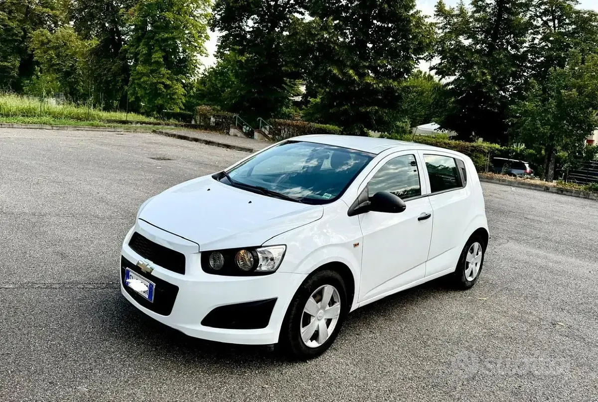 Usata Chevrolet Aveo LS 84 CV (61 kW) 2013 Bianco Berlina