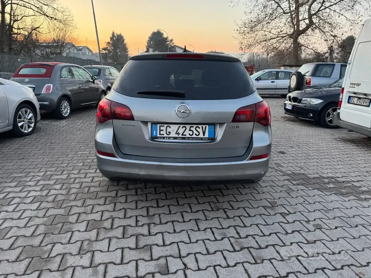 Occasion Opel Astra Cosmo 125 ch (91 kW) 2011 Gris Break