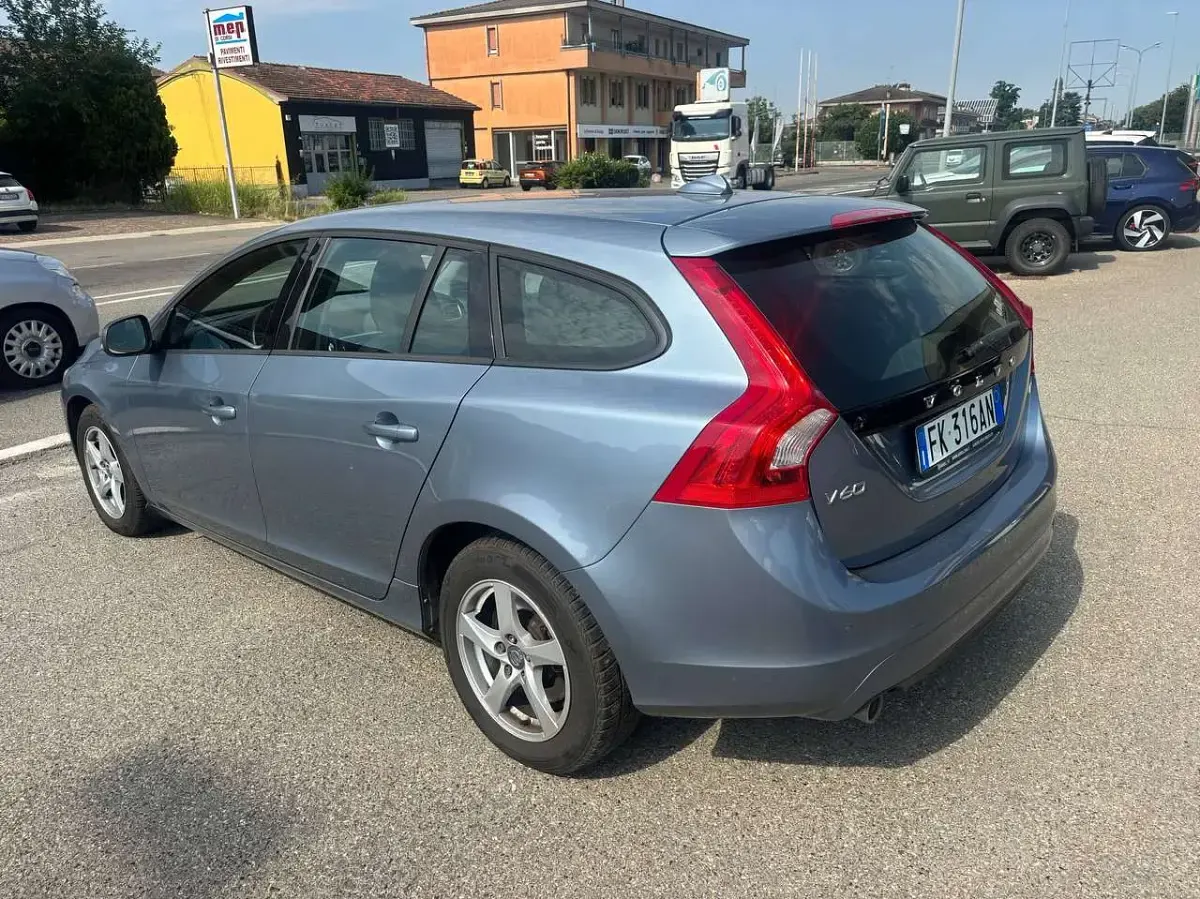 Usata Volvo V60 Business Edition 120 CV (88 kW) 2017 Grigio Station wagon