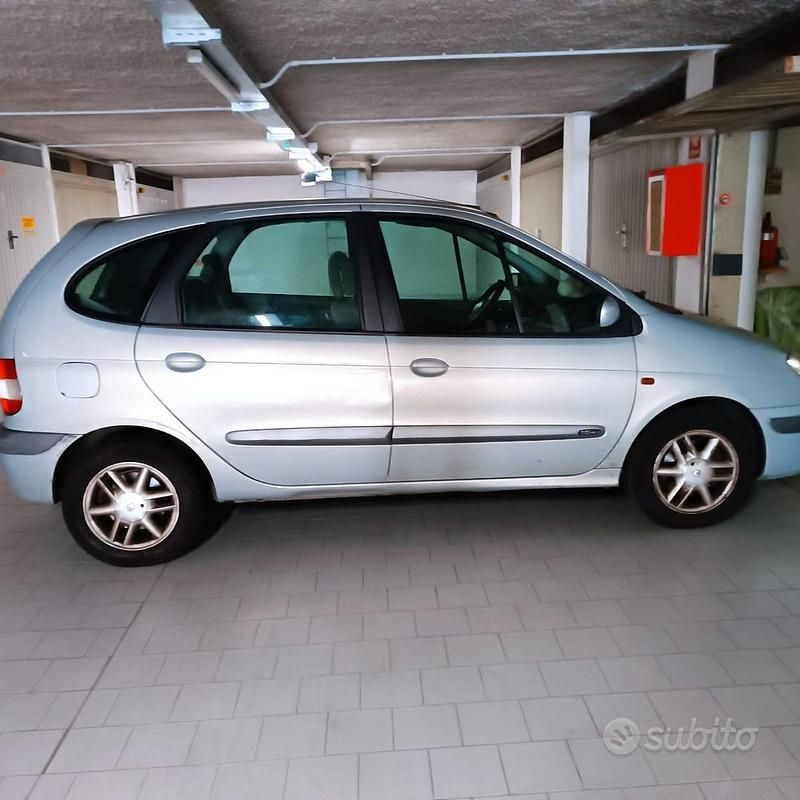 Usata Renault Scénic 2002 Grigio Monovolume
