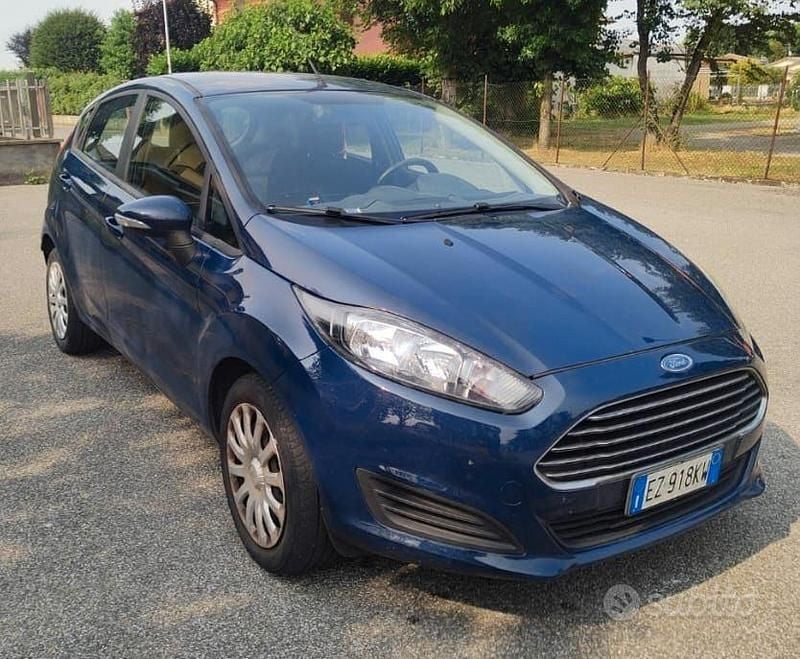 Blu/azzurro Usata 2015 Ford Fiesta Titanium Due volumi | 4000 € (Super prezzo) - Immagine 1/4