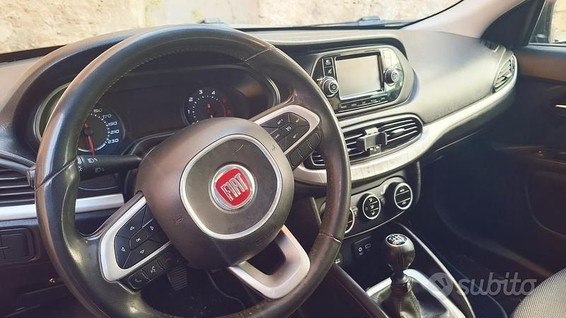 Usata Fiat Tipo Opening Edition 84 CV (61 kW) 2016 Marrone Utilitaria