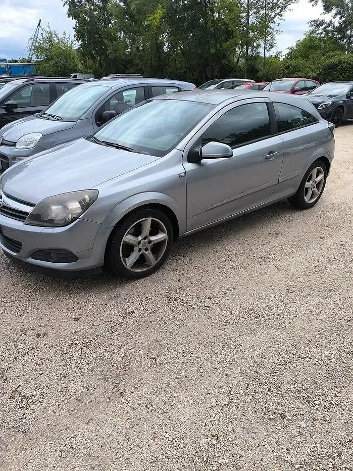 Usata Opel Astra GTC 120 CV (88 kW) 2006 Berlina