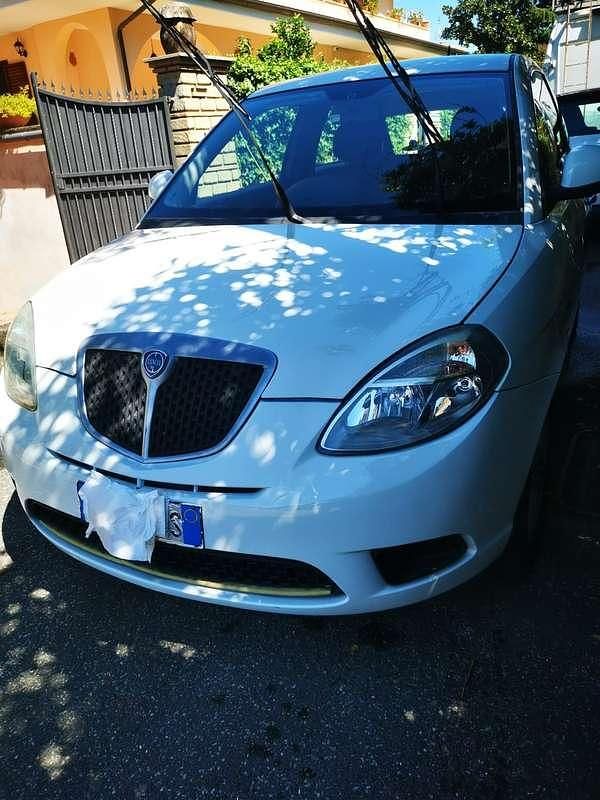 Bianco Usata 2010 Lancia Ypsilon Due volumi | 2500 € (Ottimo prezzo) - Immagine 1/4