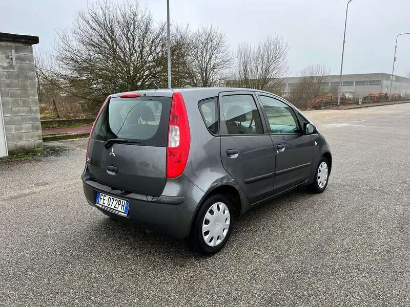 Usata Mitsubishi Colt 75 CV (55 kW) 2008 Grigio Berlina