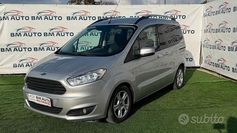 Usata Ford Tourneo Courier Titanium 75 CV (55 kW) 2016 Grigio Monovolume