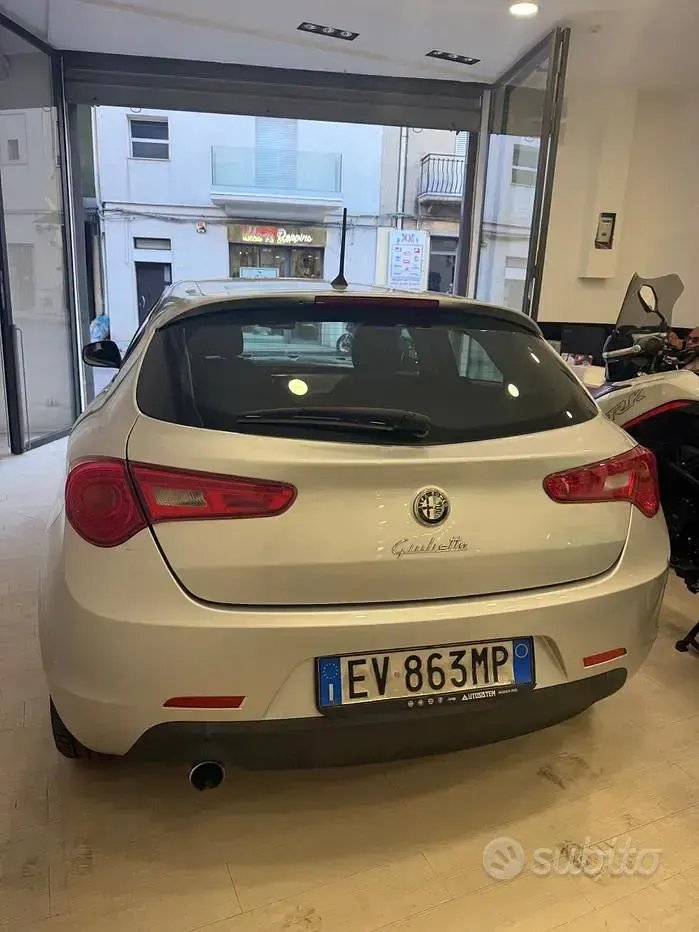 Usata Alfa Romeo Giulietta Exclusive 105 CV (77 kW) 2013 Grigio Utilitaria