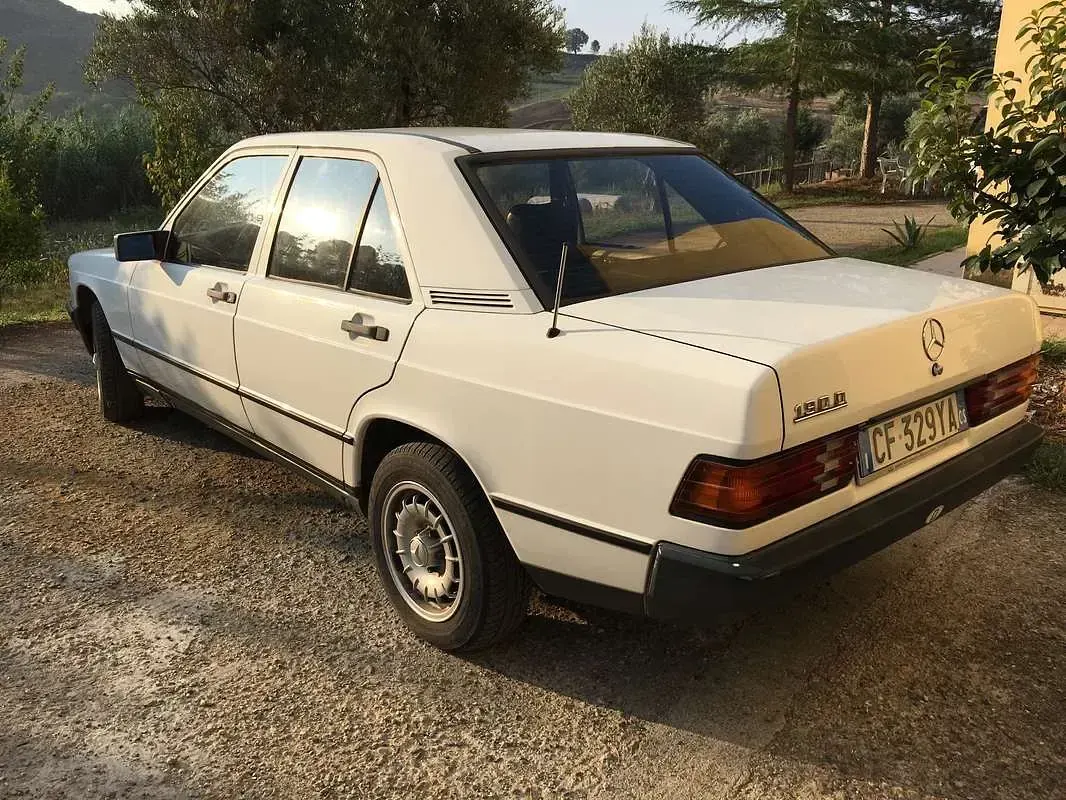 Usata Mercedes 190 72 CV (52 kW) 1984 Bianco Berlina