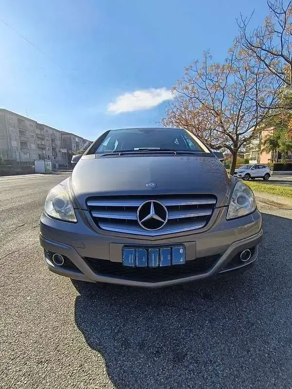 Usata Mercedes B180 Executive 109 CV (80 kW) 2011 Utilitaria
