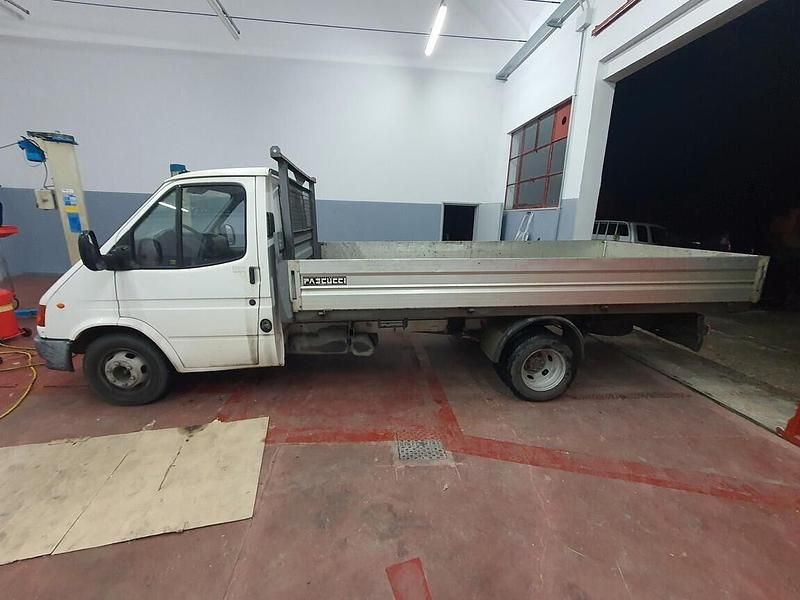 Begagnad Ford Transit 100 HK (73 kW) 2000 Vit