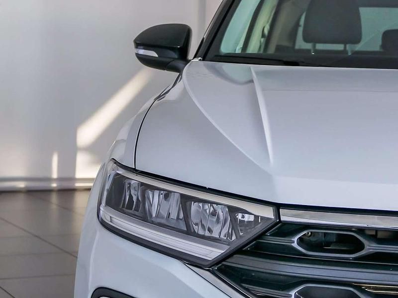 Usata VW T-Roc Life 110 CV (80 kW) 2024 Pure white nero SUV