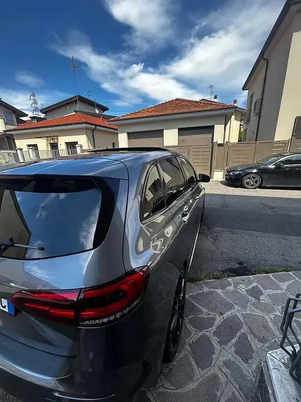 Usata Mercedes B200 Premium 150 CV (110 kW) 2019 Grigio Utilitaria