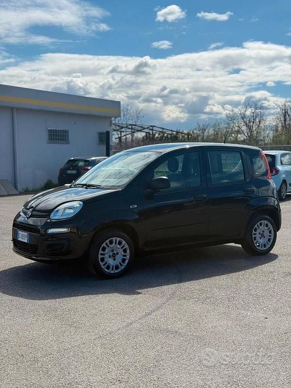 Usata Fiat Panda Lounge 69 CV (50 kW) 2020 Nero Utilitaria
