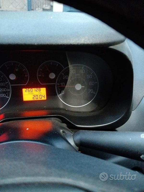 Usata Fiat Grande Punto 75 CV (55 kW) 2007 Utilitaria