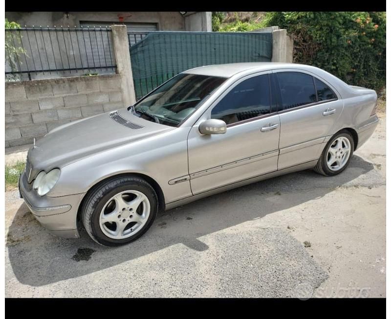 Usata Mercedes C220 Elegance 150 CV (110 kW) 2004 Grigio