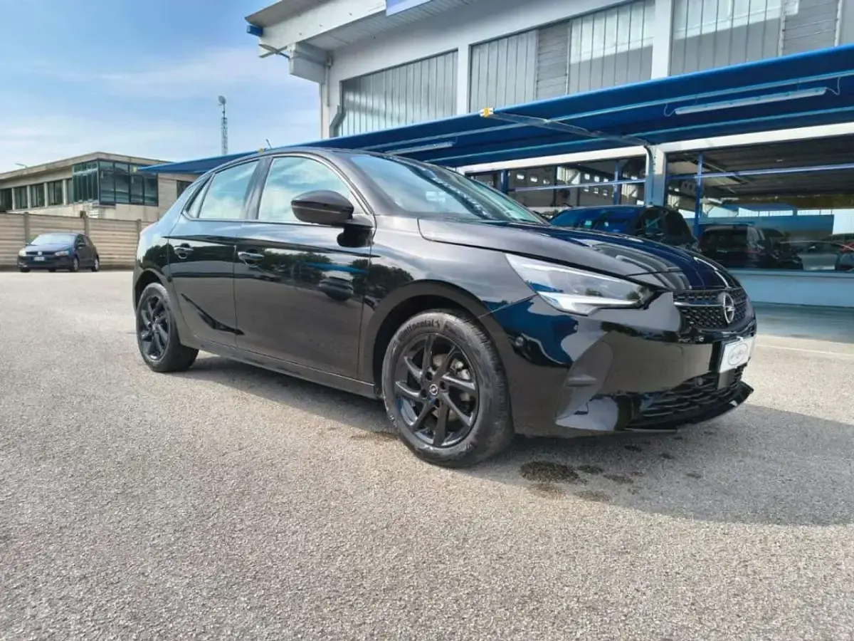 Usata Opel Corsa Design & Tech 101 CV (74 kW) 2023 Nero Utilitaria