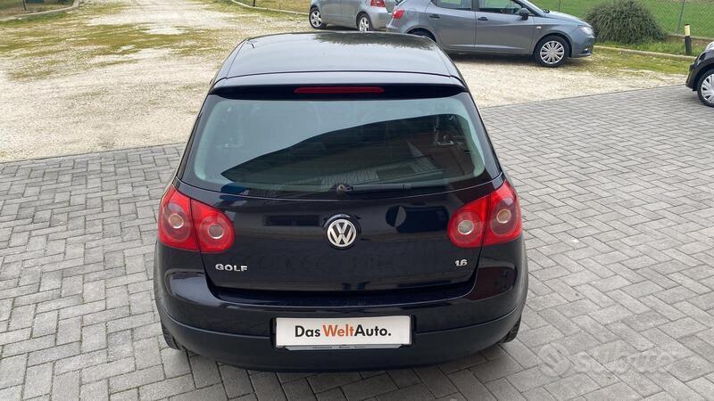 Usato 2005 VW Golf V 1.6 Benzin 115 CV (5.000 €)