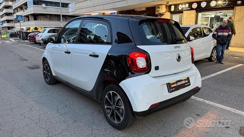Usata Smart ForFour Electric Drive Passion 41 kW (56 CV) 2019 Bianco Berlina