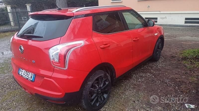 Rosso Usata 2016 Ssangyong (KGM) Tivoli SUV | 7500 € (Ottimo prezzo) - Immagine 1/4