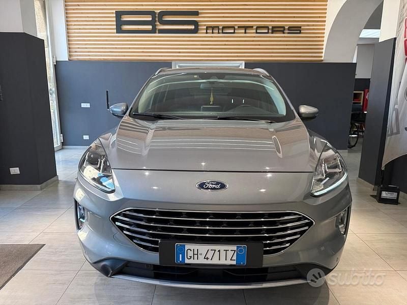 Usata Ford Kuga Titanium 120 CV (88 kW) 2022 Grigio SUV