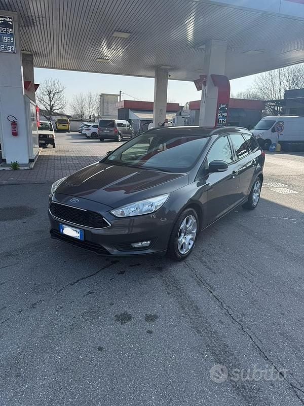 Usata Ford Focus 120 CV (88 kW) 2015 Grigio Station wagon