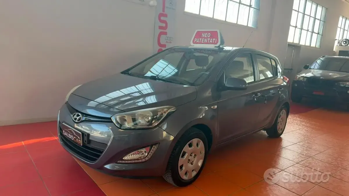 Usata Hyundai i20 Classic 75 CV (55 kW) 2014 Grigio Utilitaria