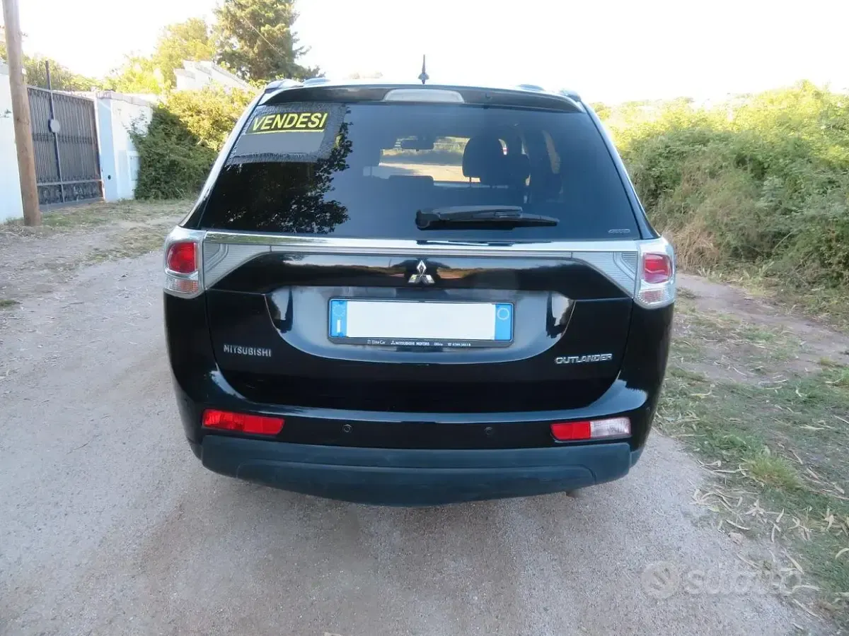 Usata Mitsubishi Outlander 150 CV (110 kW) 2015 Nero SUV