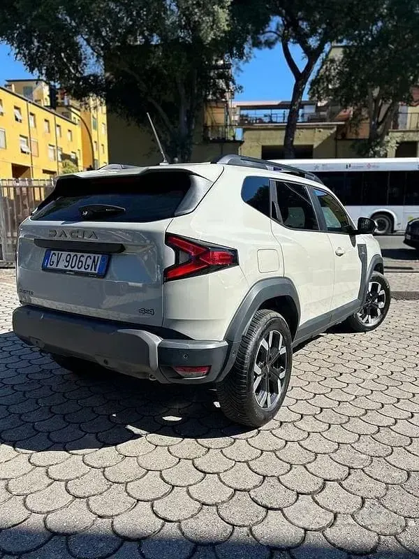 Usata Dacia Duster Extreme 131 CV (96 kW) 2024 Beige SUV
