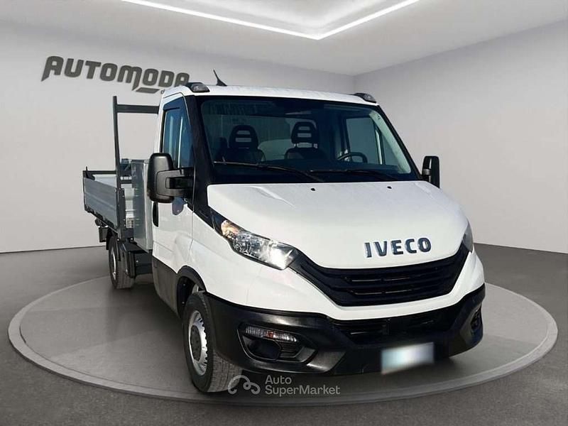 Usata Iveco Daily 136 CV (100 kW) 2022 Bianco Cabrio