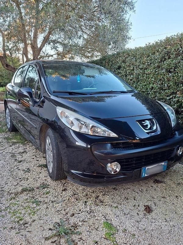 Nero Usata 2009 Peugeot 207 Tre volumi | 1400 € (Super prezzo) - Immagine 1/4