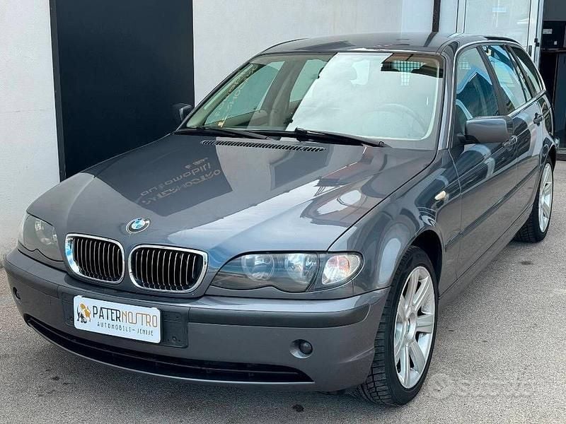 Gray Usata 2003 BMW 330 Efficient Dynamics Station wagon | 2499 € (Buon prezzo) - Immagine 1/4