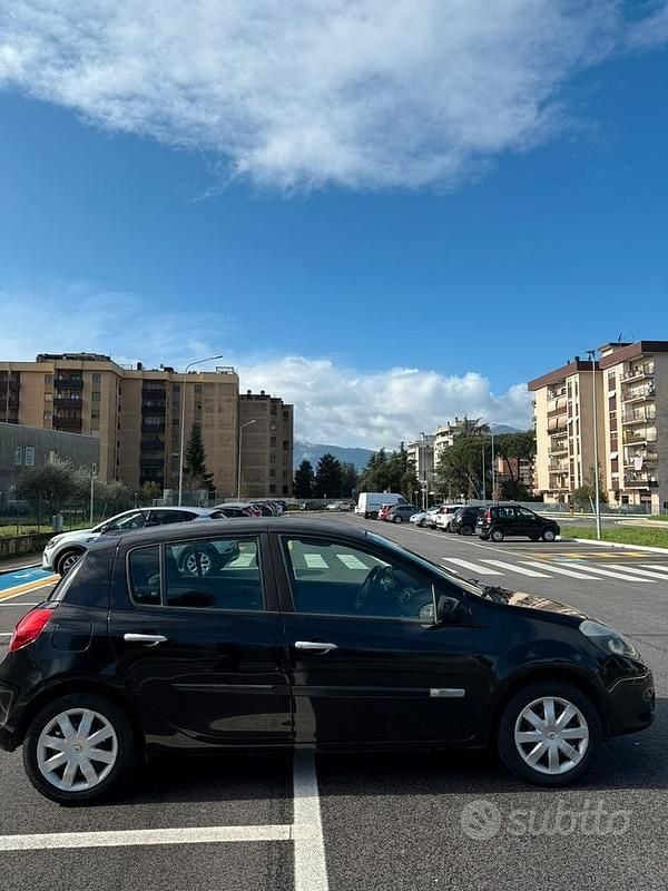 Usata Renault Clio III 85 CV (62 kW) 2010 Nero Utilitaria