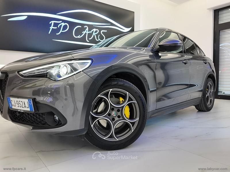 Käytetty Alfa Romeo Stelvio Sprint 190 HP (139 kW) 2022 Harmaa Katumaasturi