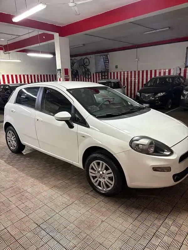 Usata Fiat Grande Punto 77 CV (56 kW) 2013 Bianco Utilitaria
