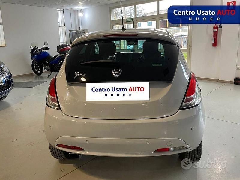 Usata Lancia Ypsilon 69 CV (50 kW) 2017 Grigio Utilitaria