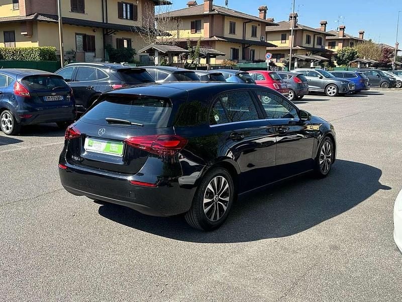 Usata Mercedes A180 Advanced 116 CV (85 kW) 2023 Nero cosmo Berlina