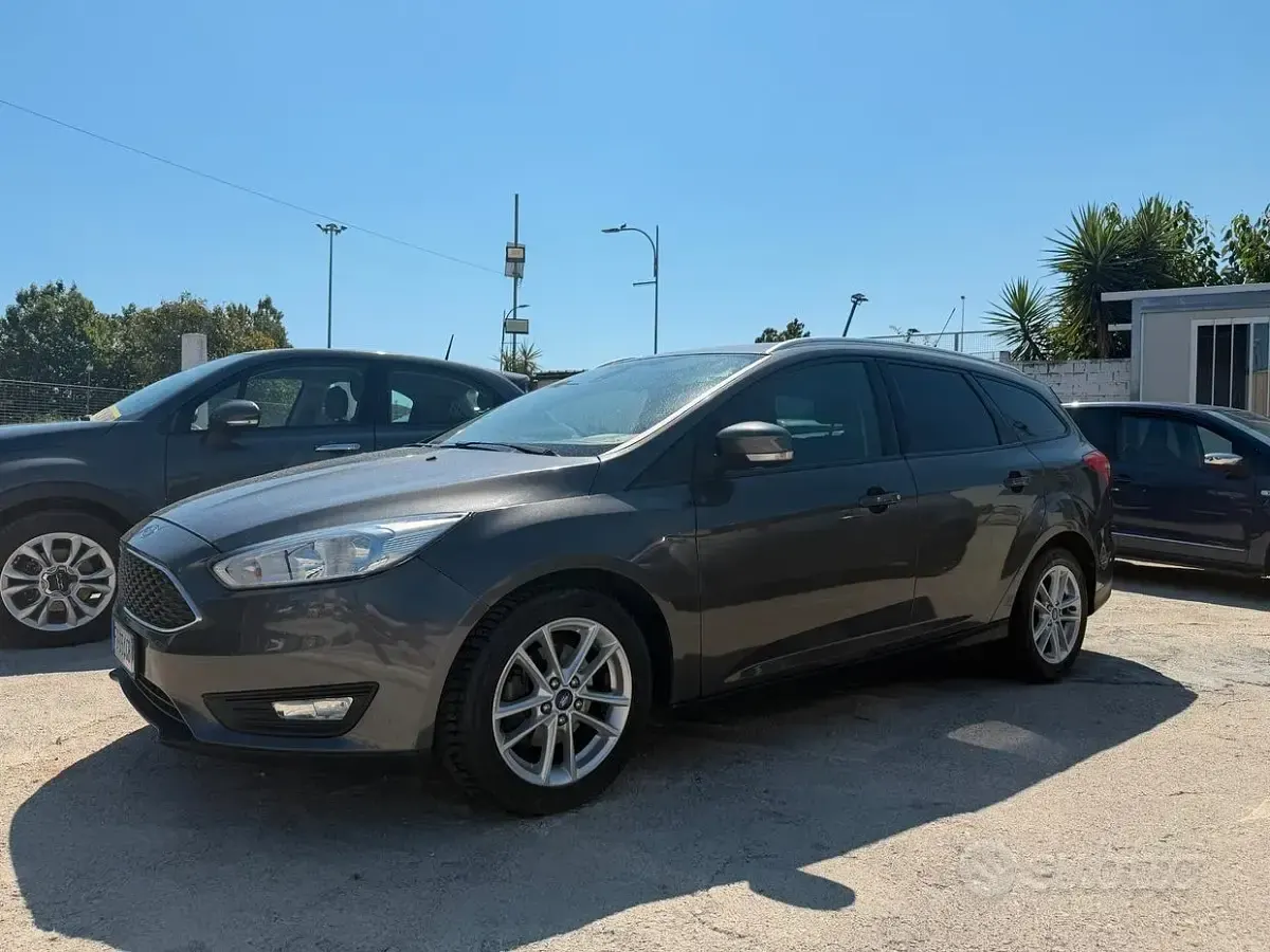 Usata Ford Focus 120 CV (88 kW) 2015 Grigio Station wagon