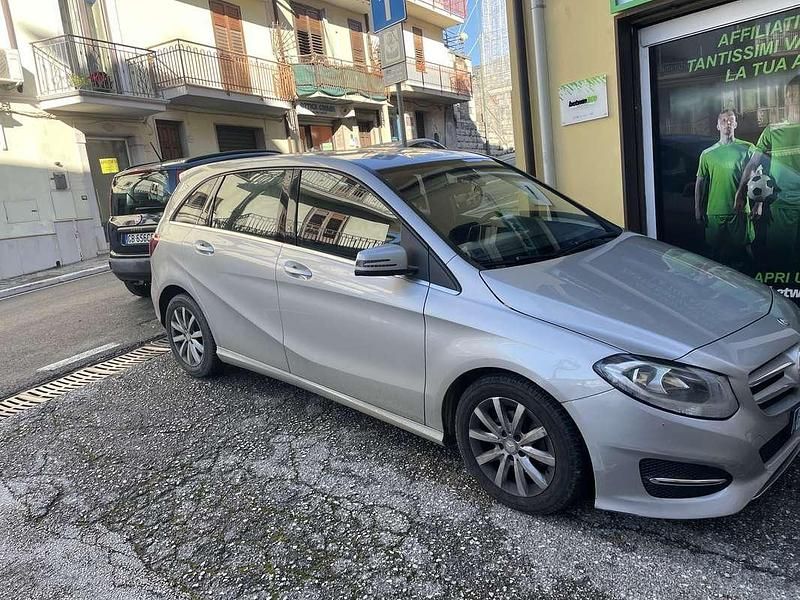 Usata Mercedes B180 Business 109 CV (80 kW) 2017 Utilitaria