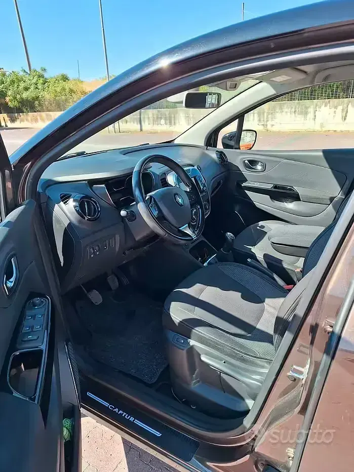 Usata Renault Captur 90 CV (66 kW) 2021 Marrone SUV