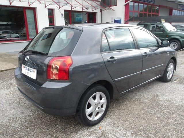 Usata Toyota Corolla 90 CV (66 kW) 2005 Grigio scuro Berlina