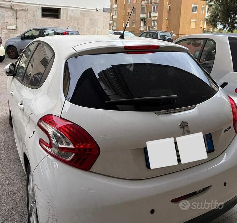 Usata Peugeot 208 Access 68 CV (50 kW) 2013 Bianco Utilitaria