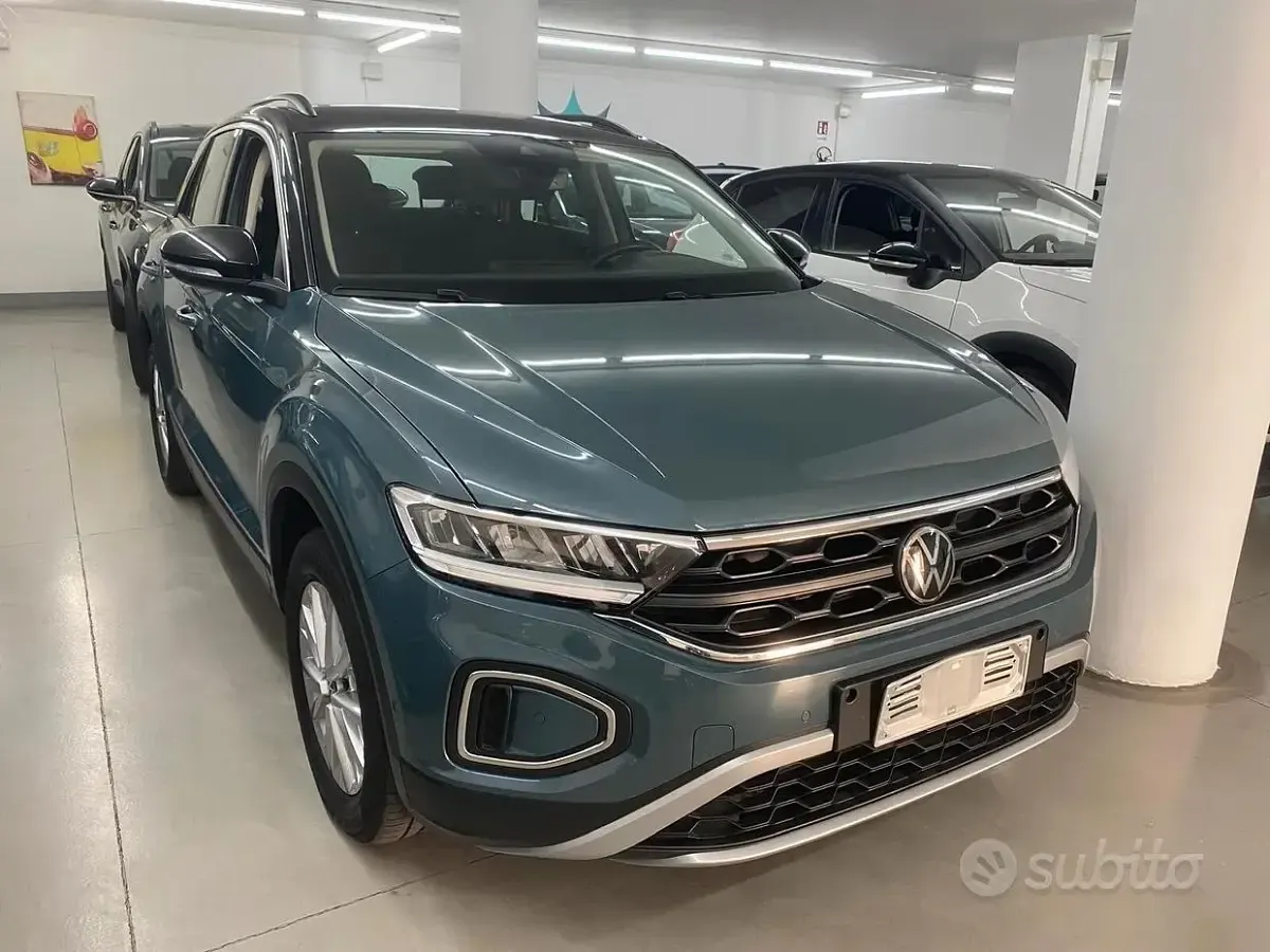 Usata VW T-Roc Life 116 CV (85 kW) 2025 Verde SUV