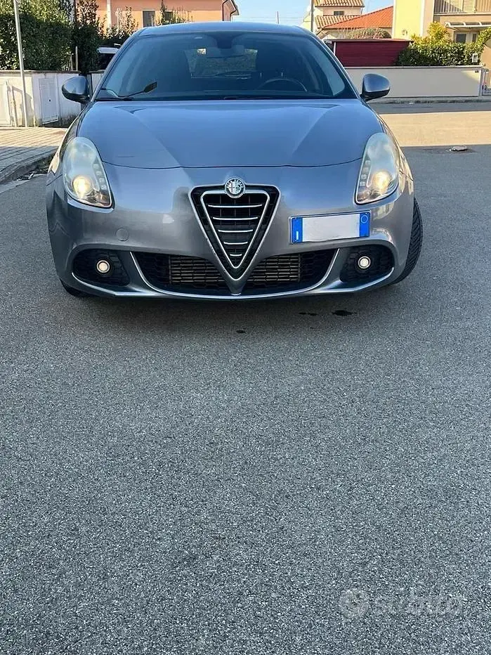 Usata Alfa Romeo Giulietta 105 CV (77 kW) 2013 Grigio Utilitaria