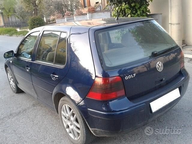 Usata VW Golf IV Highline 115 CV (84 kW) 2001 Blu Berlina
