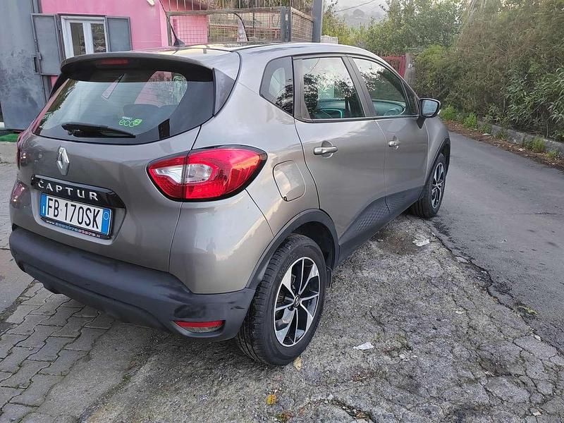 Usata Renault Captur 90 CV (66 kW) 2015 Grigio SUV