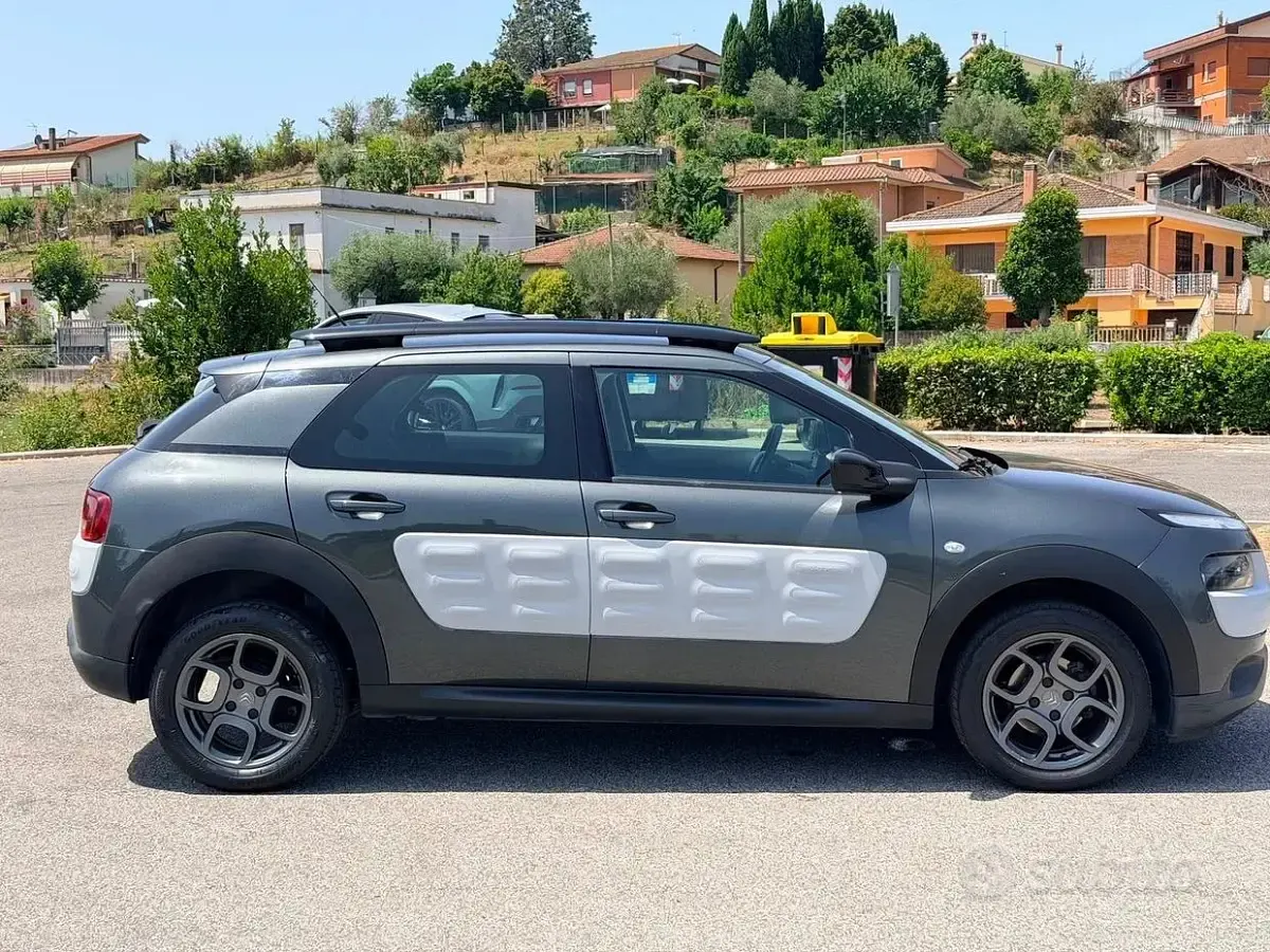 Usata Citroën C4 Cactus Shine 99 CV (72 kW) 2015 Grigio Utilitaria