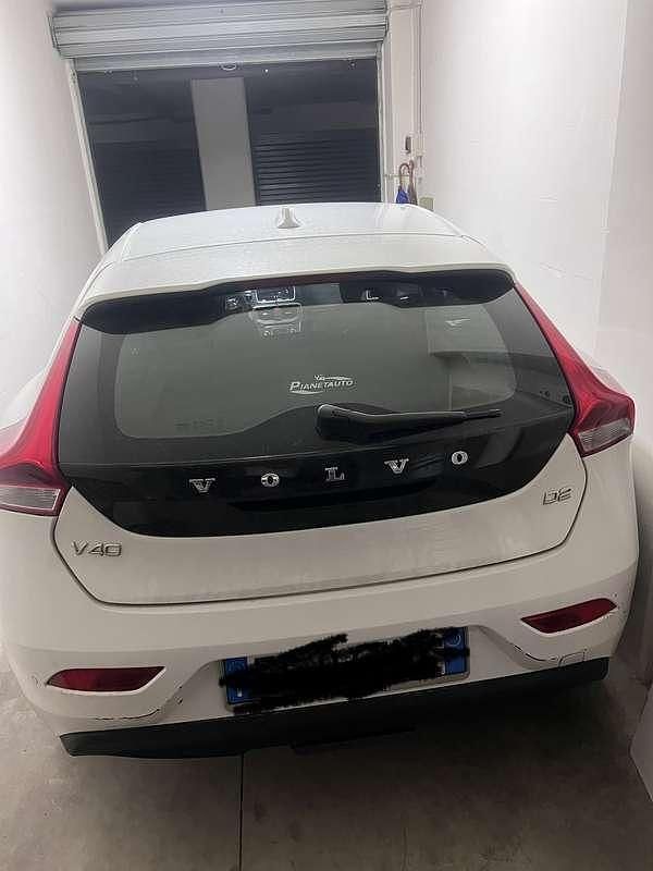 Usata Volvo V40 Momentum 120 CV (88 kW) 2016 Berlina