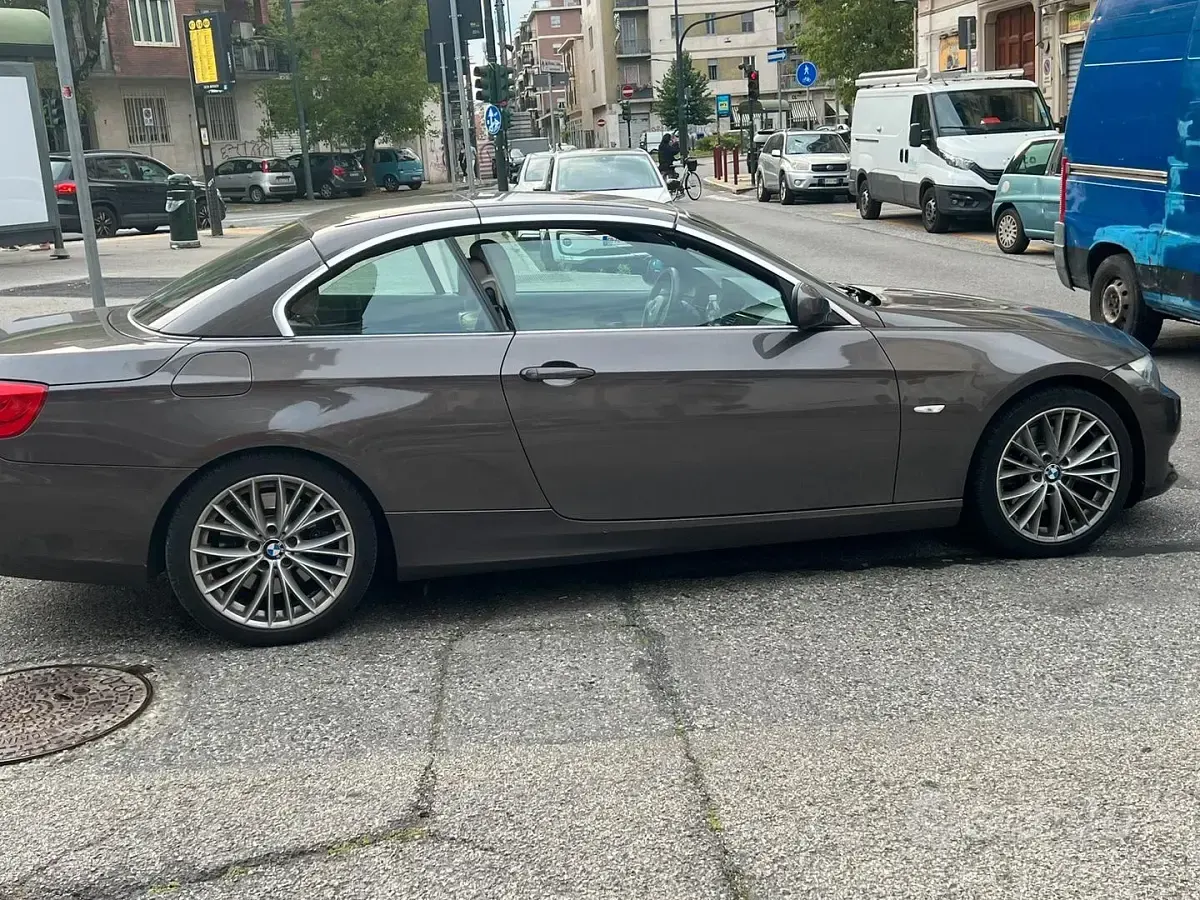 Usata BMW 330 Cabriolet 245 CV (180 kW) 2010 Marrone Cabrio