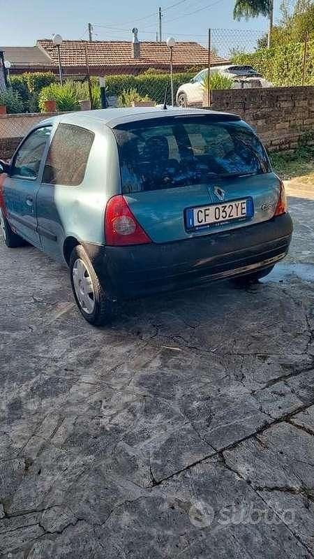 Usata Renault Clio II 68 CV (50 kW) 2005 Berlina
