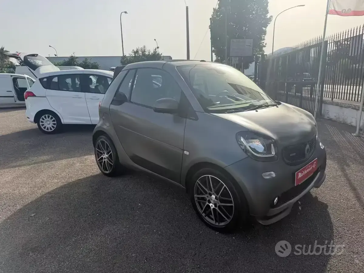 Usata Smart ForTwo Cabrio Brabus 109 CV (80 kW) 2017 Grigio Cabrio